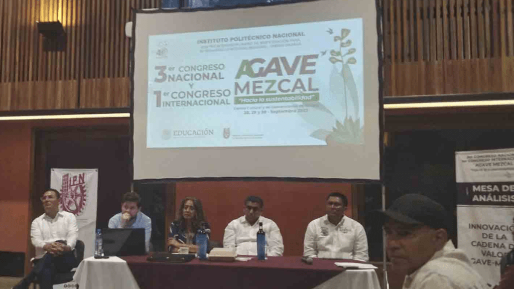 Investigador de la UAG presenta trabajo sobre tratamiento de residuos de agave&nbsp;mezcalero