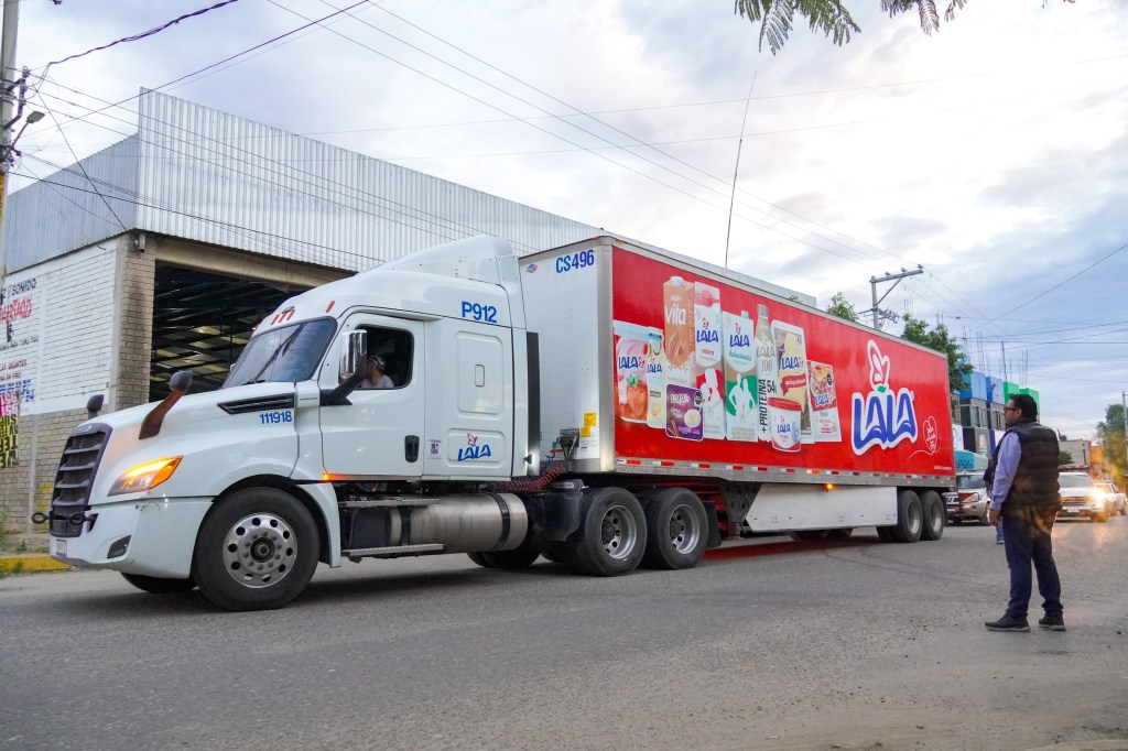 Fundación Lala entrega 50 mil litros de leche&nbsp;a&nbsp;familias&nbsp;damnificadas&nbsp;por el huracán&nbsp;John