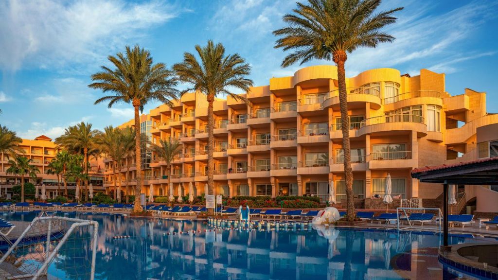 Generación distribuida y baterías reducen hasta 40% costos de electricidad en&nbsp;hoteles