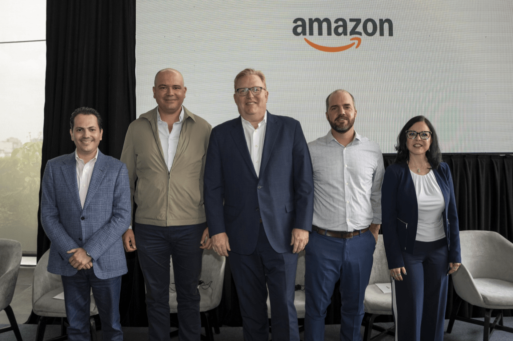 Amazon anuncia tres proyectos de agua en México que devolverán más de 2,500 millones de litros de agua a las comunidades cada&nbsp;año